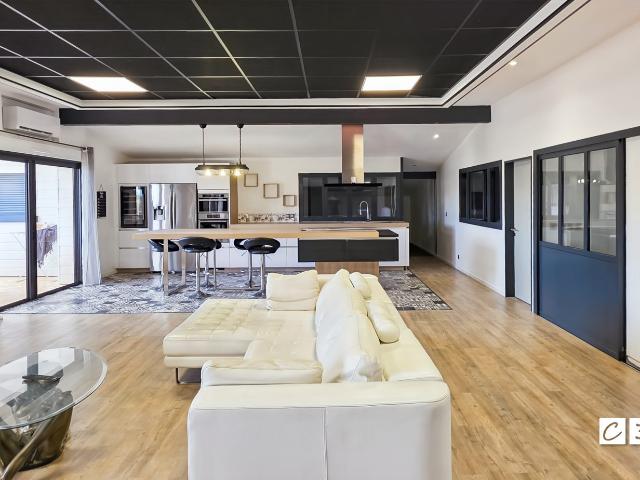 Maison 6 pièces 233 m²