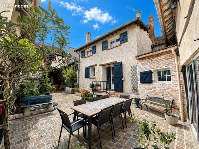 Maison 6 pièces 233 m²