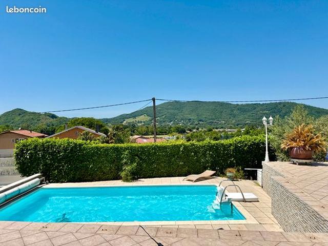 Maison 6 pièces 233 m²