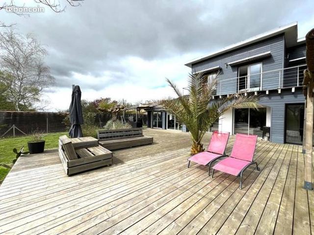 Maison 6 pièces 233 m²