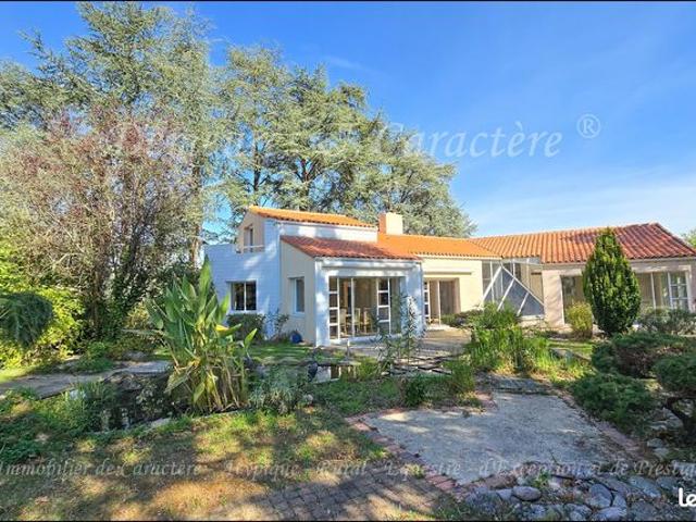 Maison 6 pièces 233 m²