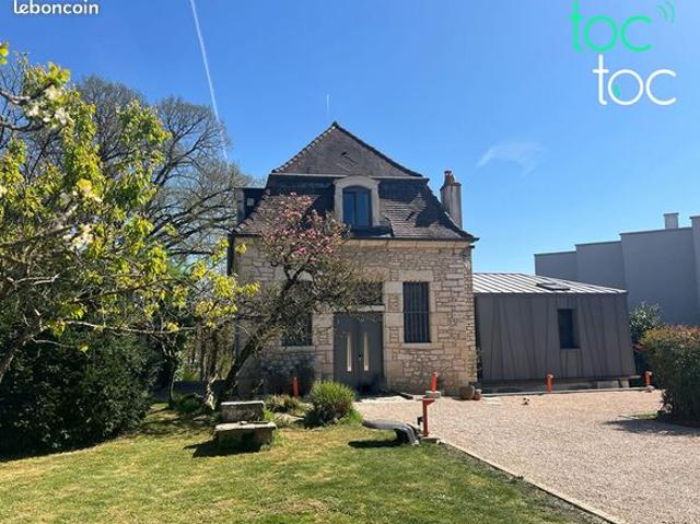 Maison 6 pièces 233 m²