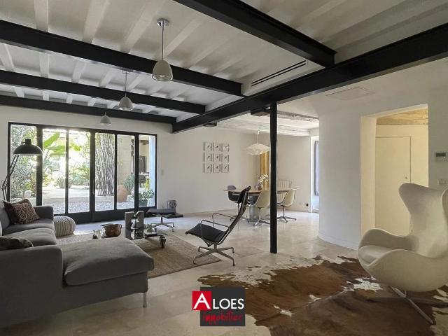 Maison 6 pièces 233 m²