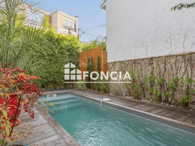 Maison 6 pièces 233 m²