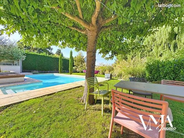 Maison 6 pièces 244 m²