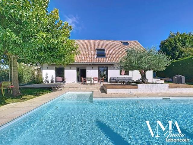 Maison 6 pièces 244 m²