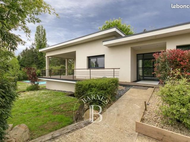 Maison 6 pièces 244 m²