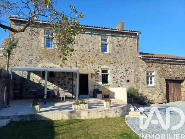 Maison 6 pièces 244 m²