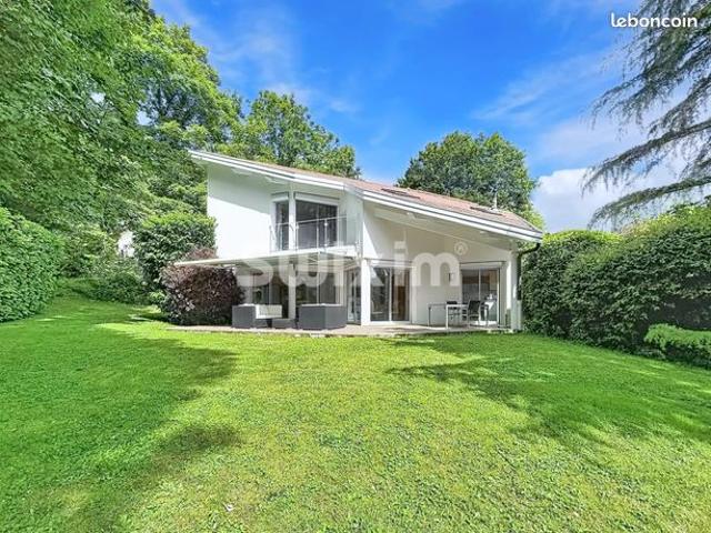 Maison 6 pièces 244 m²