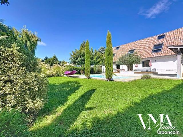 Maison 6 pièces 244 m²