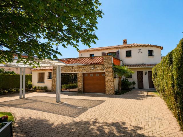 Maison 6 pièces 244 m²