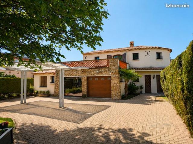 Maison 6 pièces 244 m²
