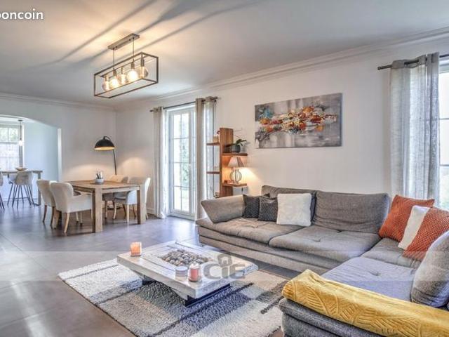 Propriété 6 pièces 244 m²
