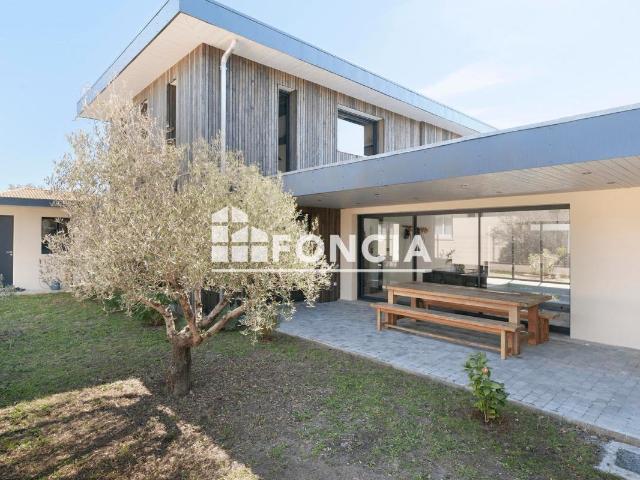 Maison 6 pièces 245 m²