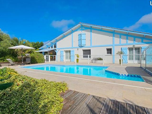 Maison 6 pièces 245 m²