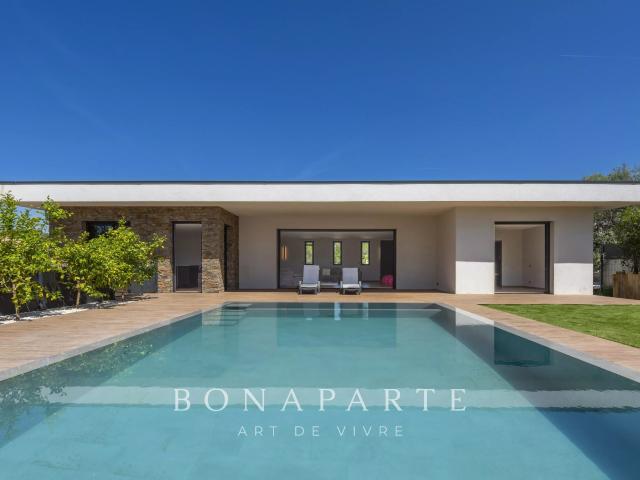 Maison 6 pièces 245 m²