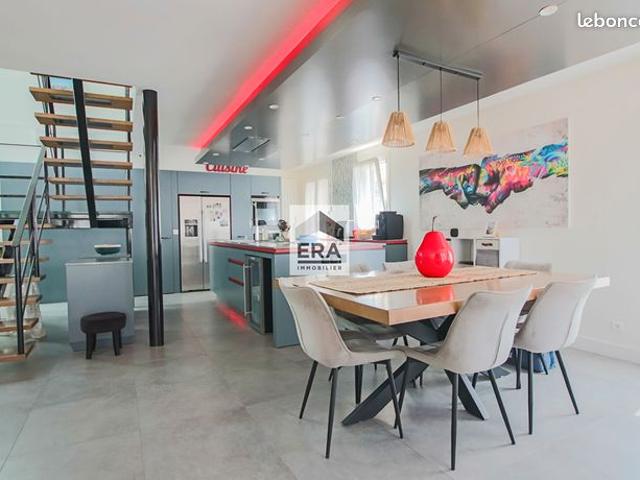 Maison 6 pièces 245 m²
