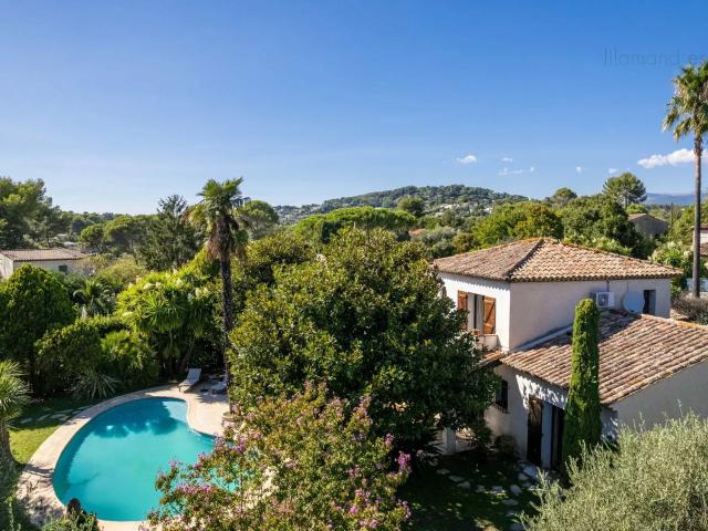 Maison 6 pièces 245 m²