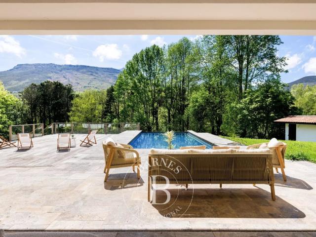 Maison 6 pièces 245 m²
