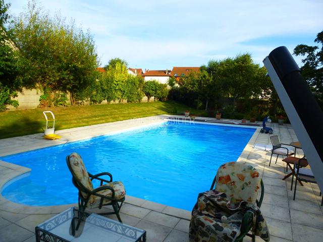 Maison 6 pièces 245 m²
