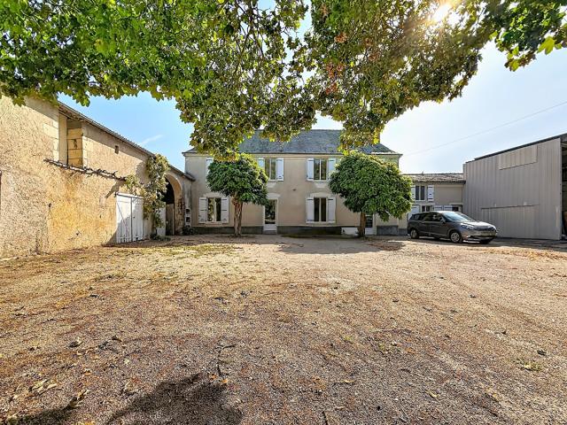 Maison 6 pièces 245 m²