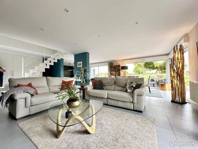 Maison 6 pièces 245 m²