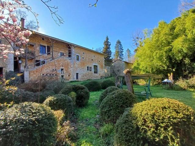 Maison 6 pièces 245 m²