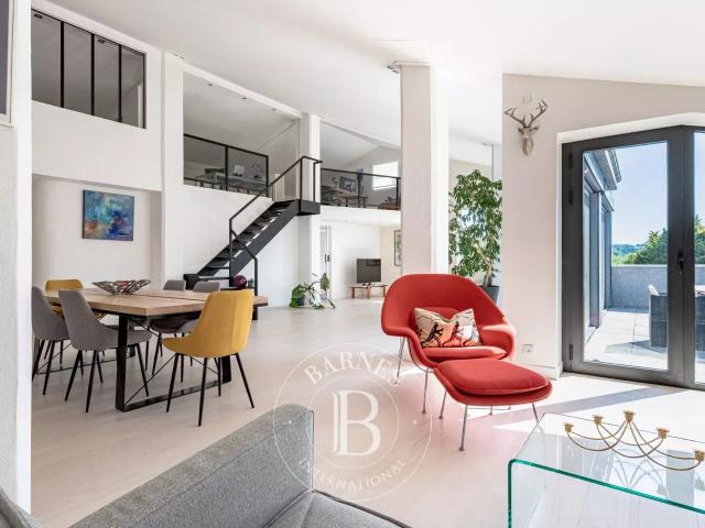 Maison 6 pièces 327 m²