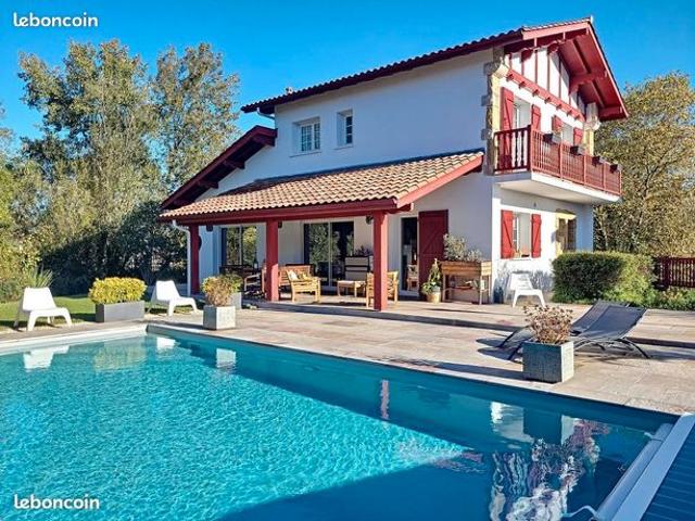 Maison 6 pièces 246 m²