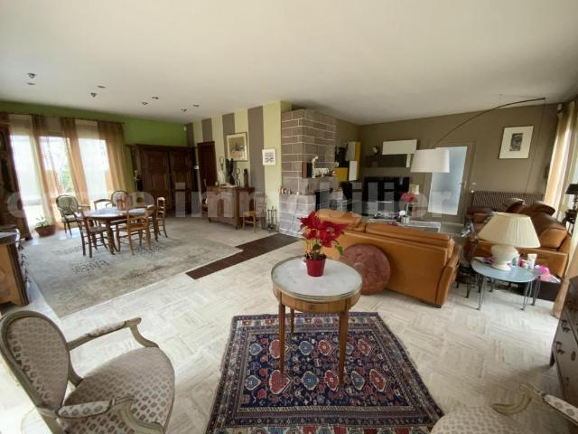 Maison 6 pièces 246 m²
