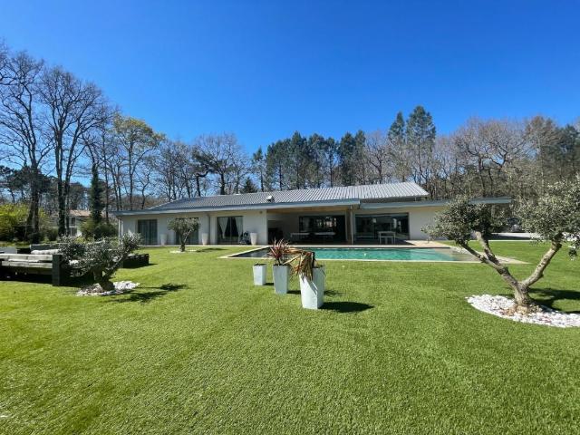 Maison 6 pièces 246 m²