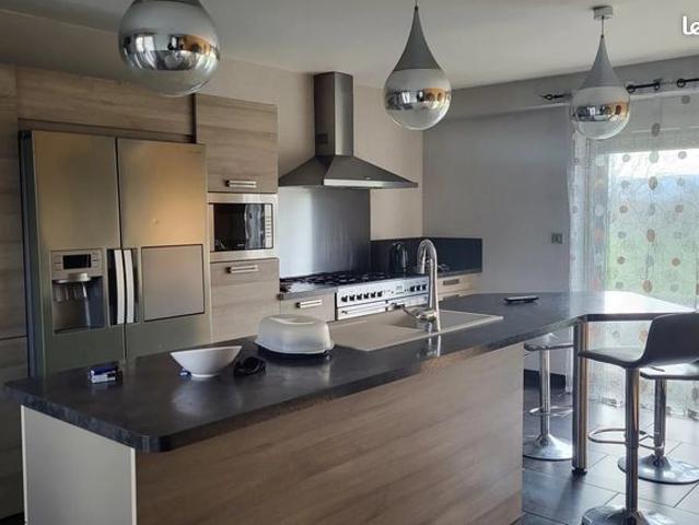Maison 6 pièces 246 m²