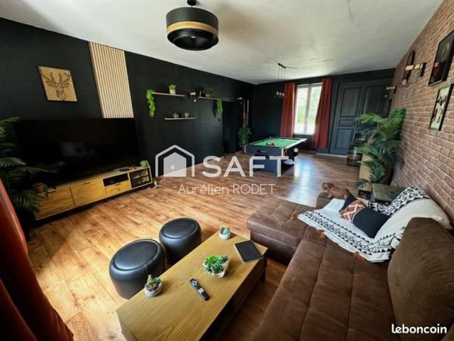 Maison 6 pièces 246 m²