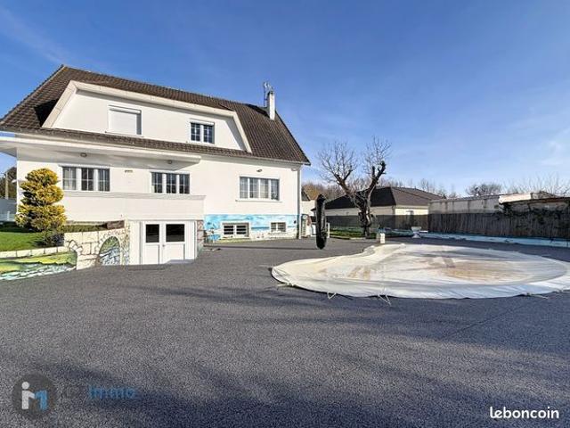 Maison 6 pièces 246 m²