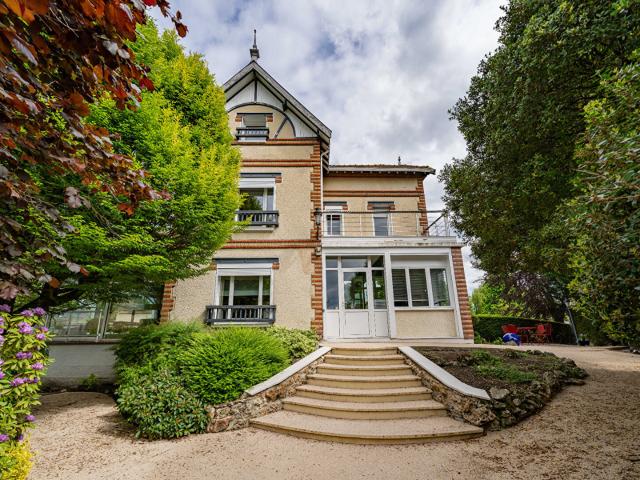 Maison 6 pièces 247 m²