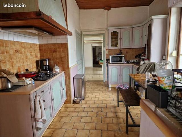 Maison 6 pièces 247 m²