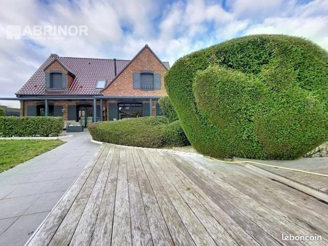 Maison 6 pièces 247 m²
