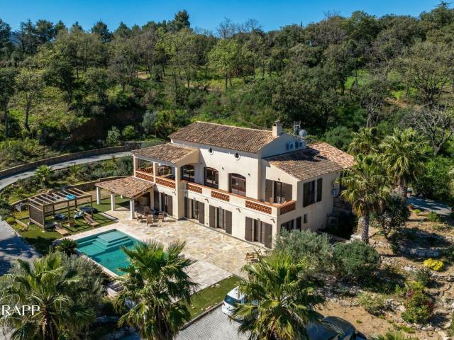Maison 6 pièces 247 m²
