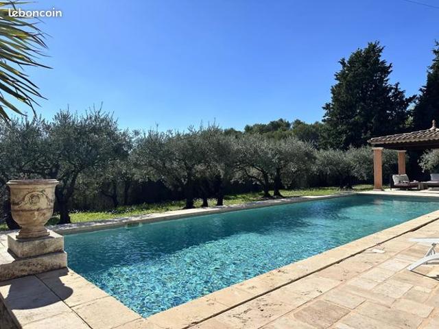Maison 6 pièces 247 m²