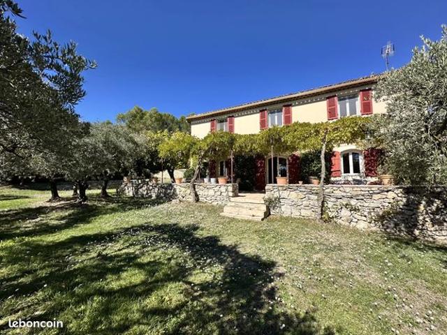 Maison 6 pièces 247 m²