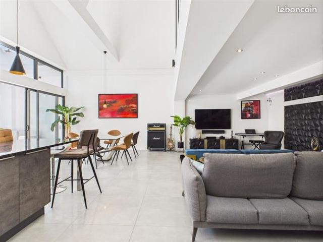 Maison 6 pièces 248 m²