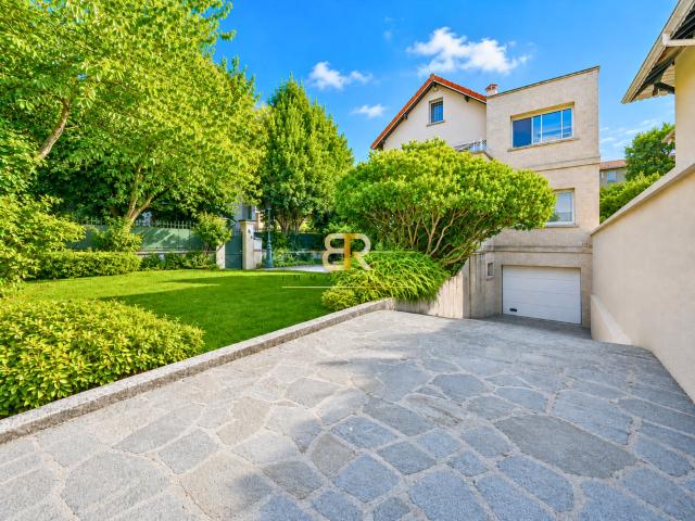 Maison 6 pièces 248 m²