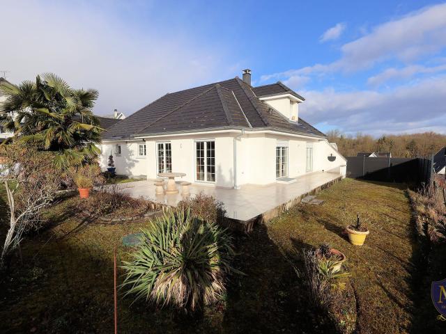 Maison 6 pièces 248 m²