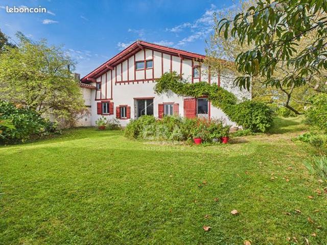 Maison 6 pièces 248 m²