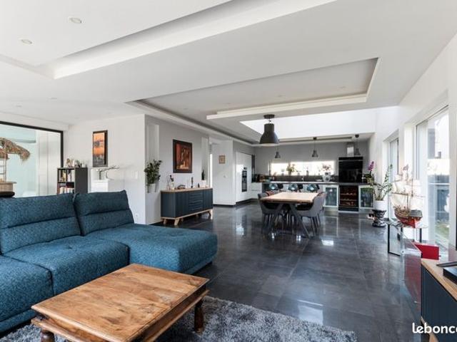 Maison 6 pièces 249 m²