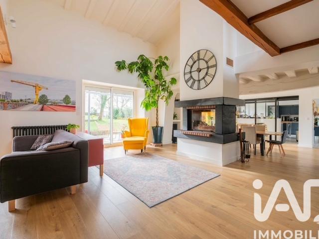 Maison 6 pièces 240 m²