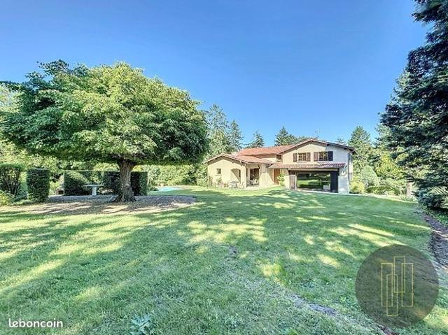 Maison 6 pièces 240 m²