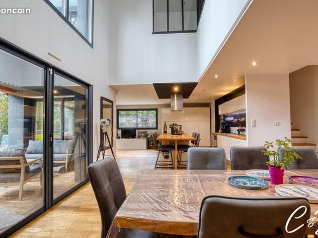 Maison 6 pièces 240 m²