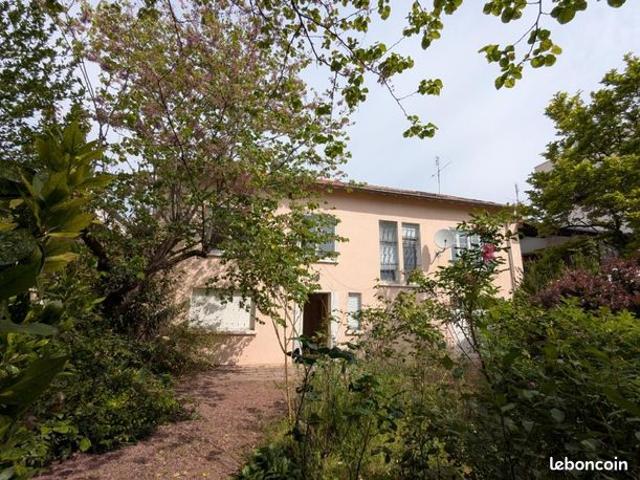 Maison 6 pièces 240 m²