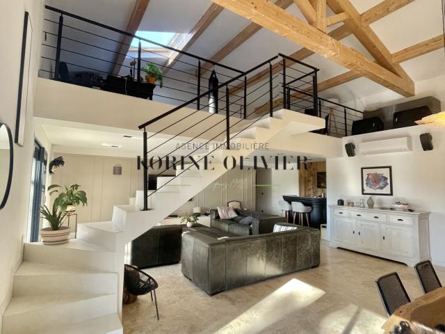 Maison 6 pièces 240 m²
